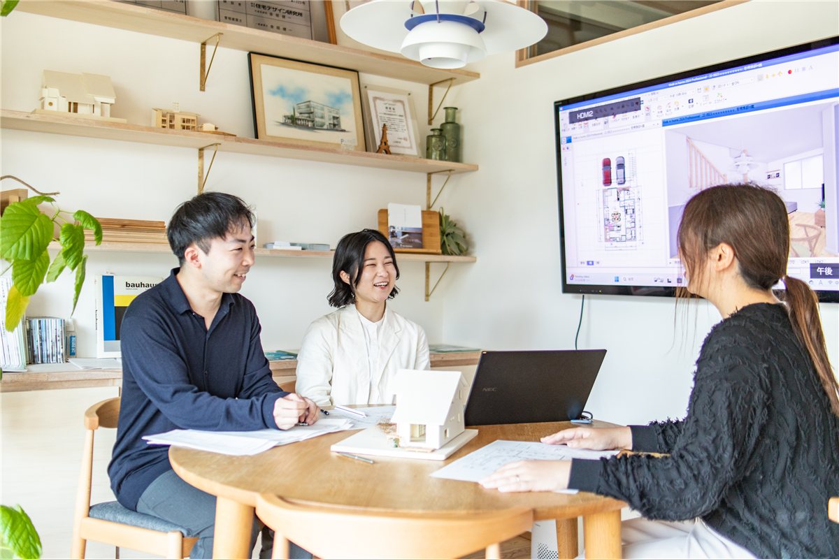 設計士との打ち合わせの様子